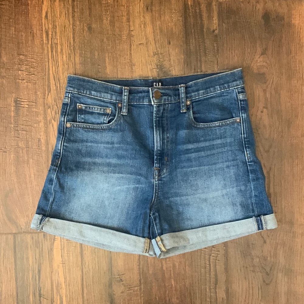 Gap High Rise 4” Short